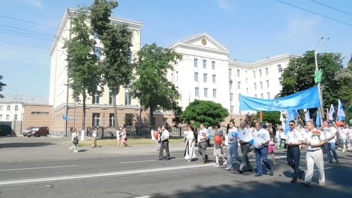 Праздничное шествие в День Независимости по Советской