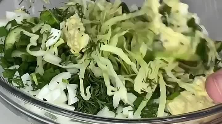 Сочный весенний салат