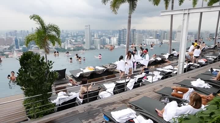 Singapore_SkyPark_Pool_-_Sands_Marina_Bay_Hotel_-_57th_Floor