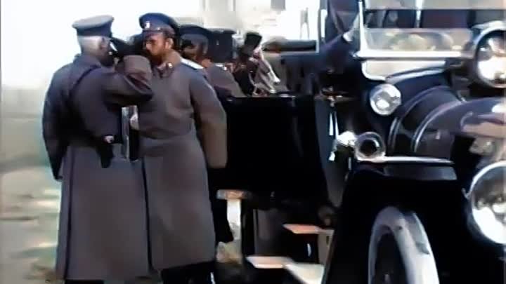 Николай II прибывает на автомобиле. Кинохроника в цвете. Львов 1915  ...