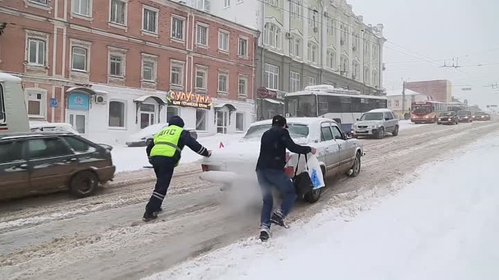 Видео кировчанина облетело весь интернет после снегопада 20 апреля!