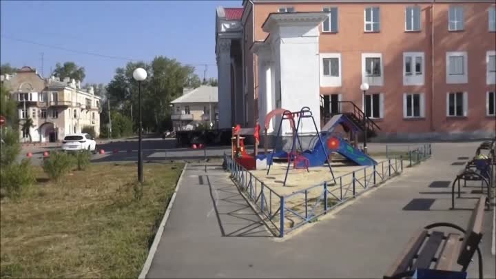Детская площадка у ДК Бажова.