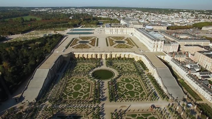 Версаль видео. Версаль с птичьего полета. Версаль Франция с высоты птичьего полета. Версальский дворец сверху. Версальский дворец с высоты птичьего полета летом.