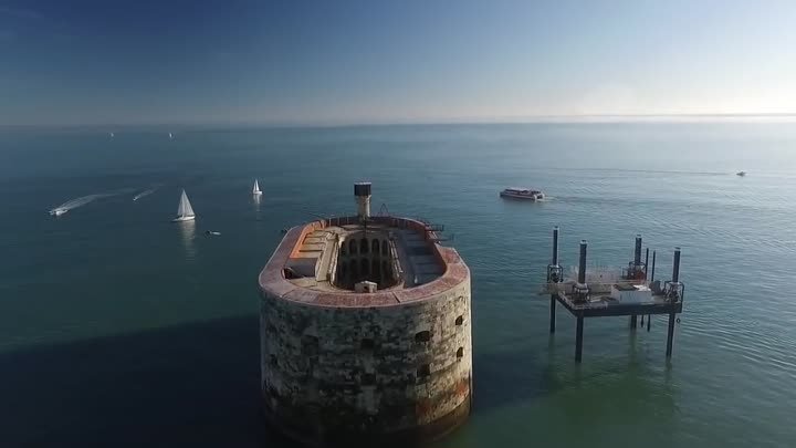 Загадочная крепость в Атлантическом океане со странной историей