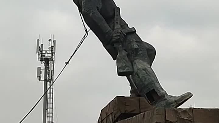 В Ужгороде снесли памятник воинам-освободителям 