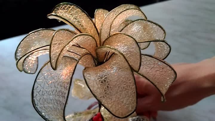 Желатиновый цветок на проволочном каркасе