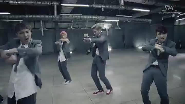 EXO_으르렁-(Growl)_Music-Video-(Korean-ver-)[www.savevid.com]