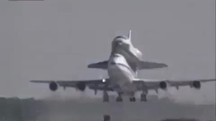 Самолёт носитель шаттла Boeing 747SCA