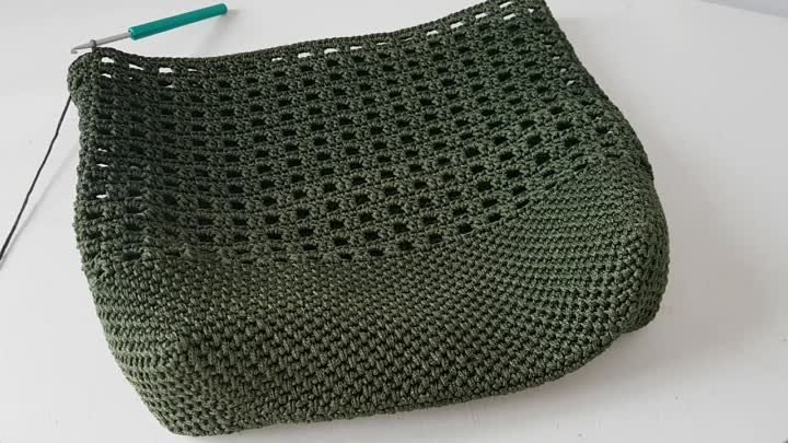 Вяжем стильную сумку цвета маренго 👜 crochet bag. (720p).mp4