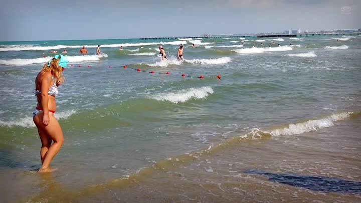 Море волнуется. Летний отдых на пляже в Анапе
