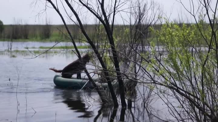 ......на лодочке катаюсь.