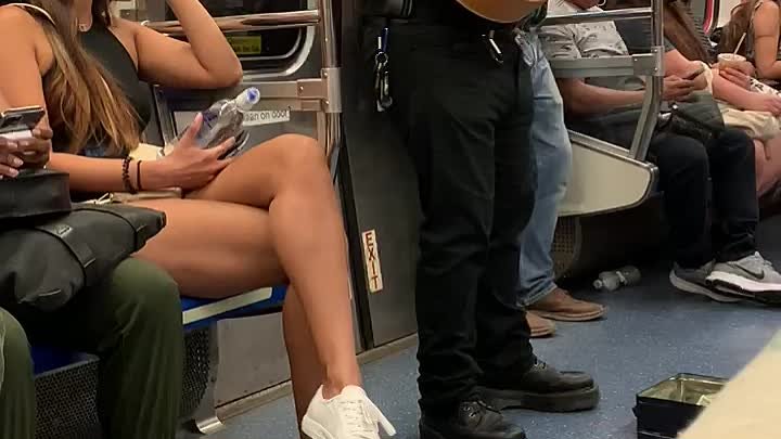 NYC 🗽🎶🎶Концерт в вагоне метро 🗽🎶🎶