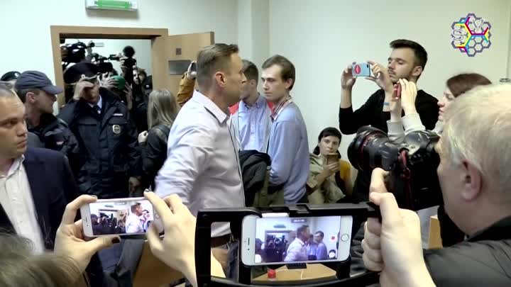 К юбилею Путина_ Навальный за решеткой