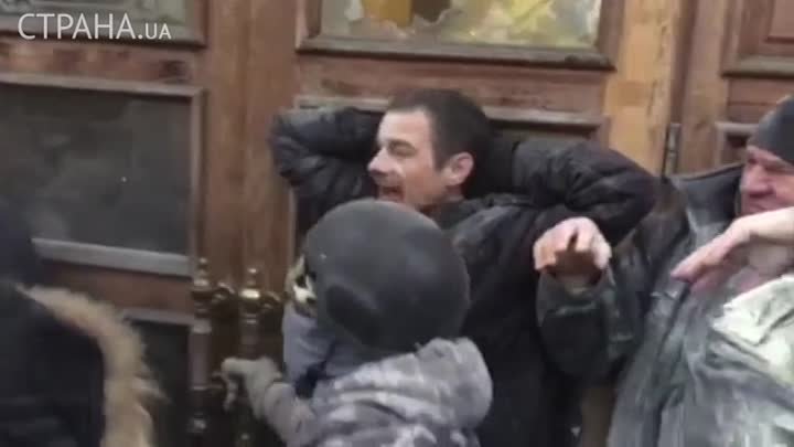 Столкновения между михомайдановцами и силовиками у Октябрьского дворца