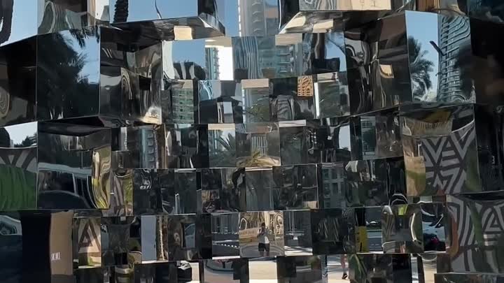 Инсталляция в Дубае
