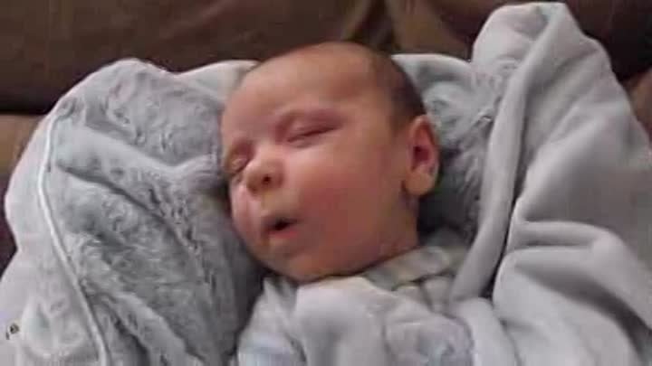 Как просыпается малыш - Baby Oliver wakes up with every emotion