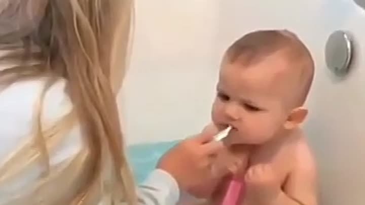 А вы чистите зубки своим деткам