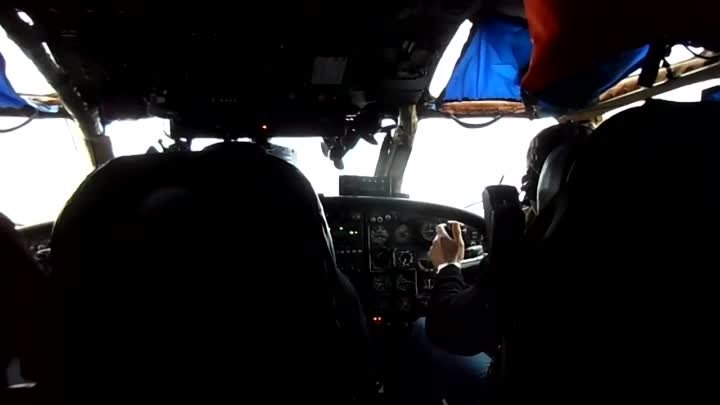 АН-12 Работа экипажа на посадке