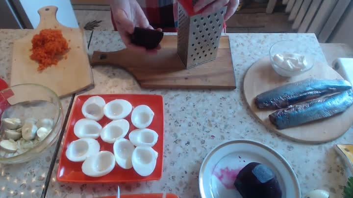 Фаршированные яйца Фаршируем яйца селедкой. готовим сами