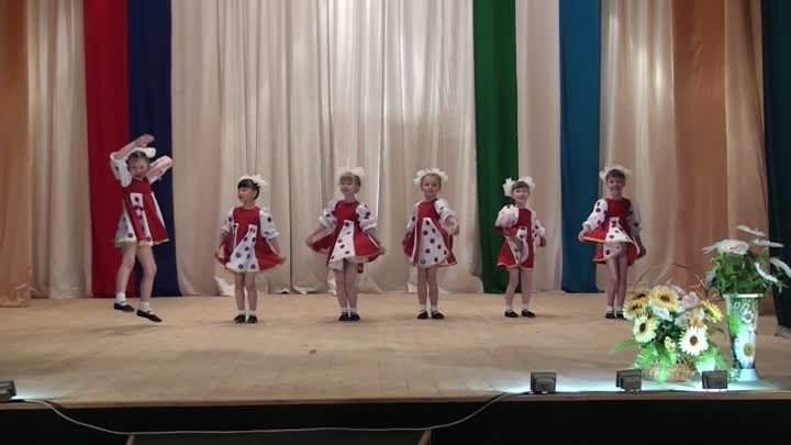 Танец "Катюша". 2 место в конкурсе "Весёлая радуга" 2015г.