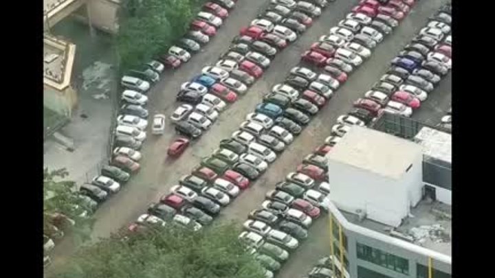 парковка большого города