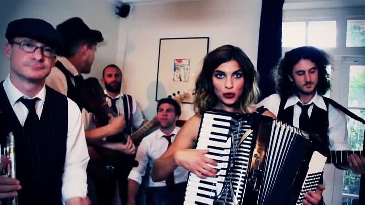 Molotov Jukebox - I Need It  [OFFICIAL VIDEO]