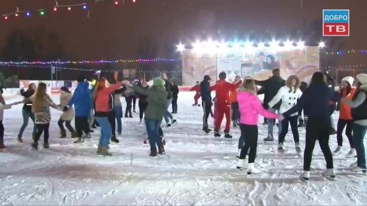 Олимпийские старты на катке у Триумфальной арки в поддержку Игр Сочи ...