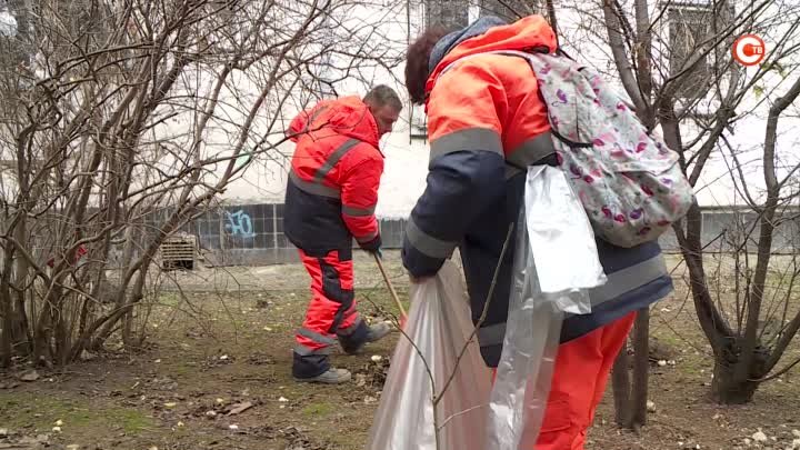 В Севастополе коммунальные службы продолжают работу в новогодние пра ...