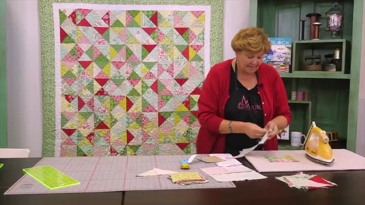 Make a Super Easy Hourglass Quilt with Jenny Doan of Missouri Star!  ...