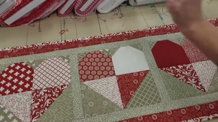 Valentine's Day _Sweetheart_ Table Runner + Pre-cut Kit Giveaway!