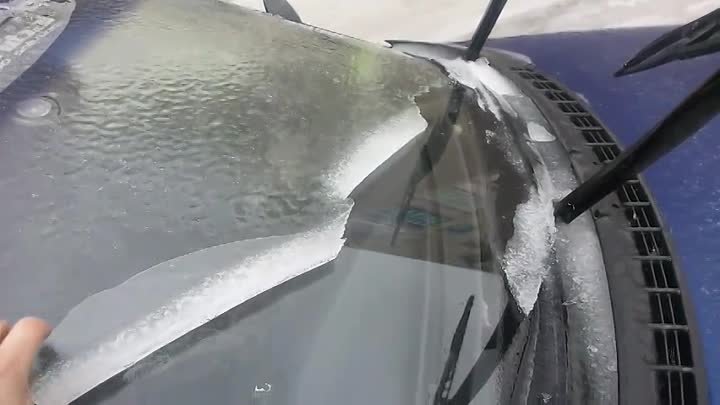 Ледяная корка на автомобилях в Каменске-Шахтинском