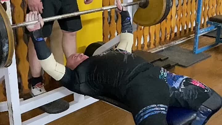 Потапенко Сергей, жим 152,5 кг