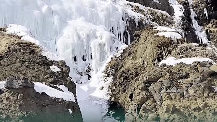  Островные спасатели покорили ледопады в бухте Тихой