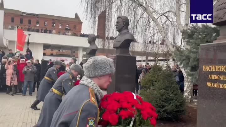 В Волгограде установили бюст Сталину