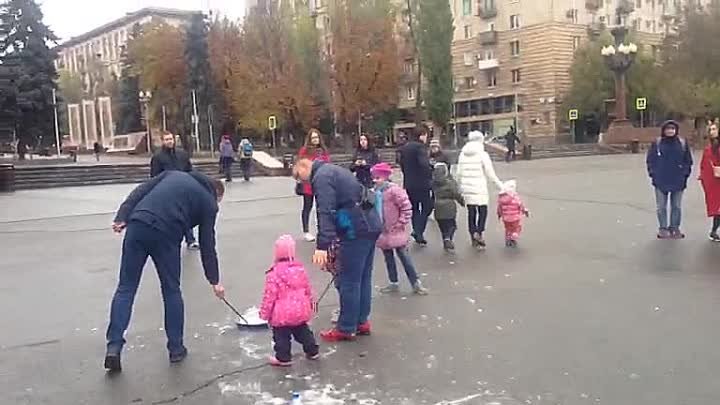 Запуск ГИГАНТСКИХ мыльных пузырей г.Волгоград 12.11.17 #puziri34