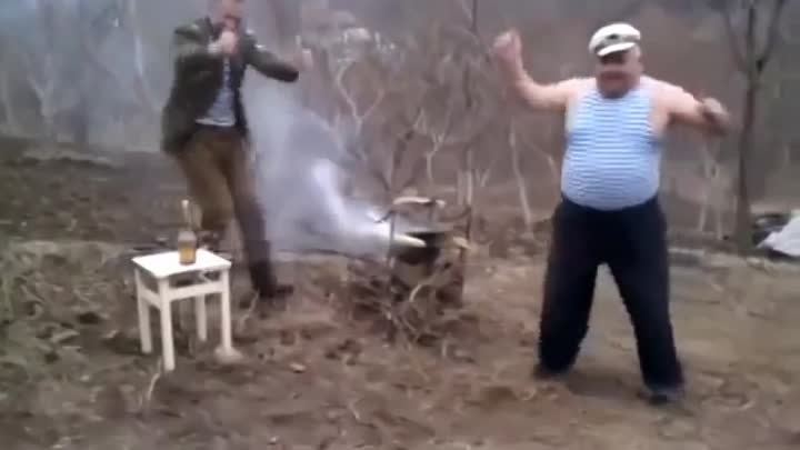 БЕЗ ЖЕН!!!!! Вот так мужики на отдыхе....