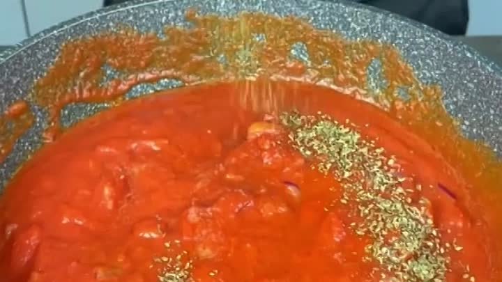 Спагетти с томатами и шпинатом