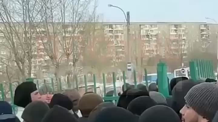 В Екатеринбурге прямо во время намаза в мечети полиция устроила обла ...