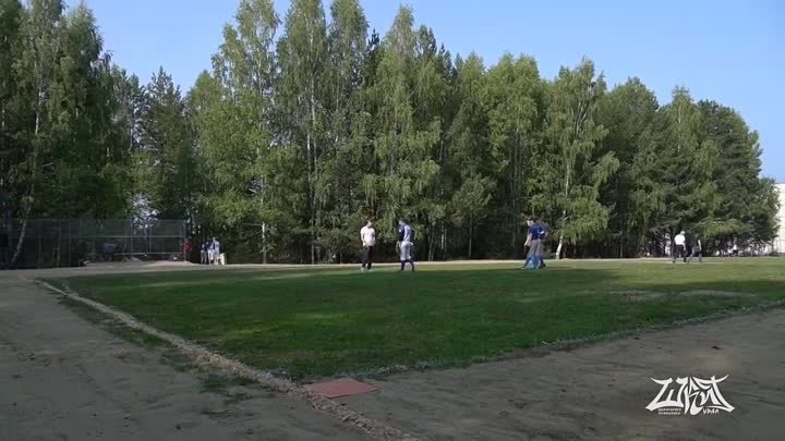 Японец построил бейсбольное поле в поселке Горноуральский. ШКИТ