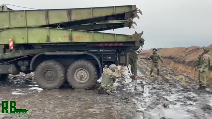 Они взрывают мосты. Но нам это не помеха