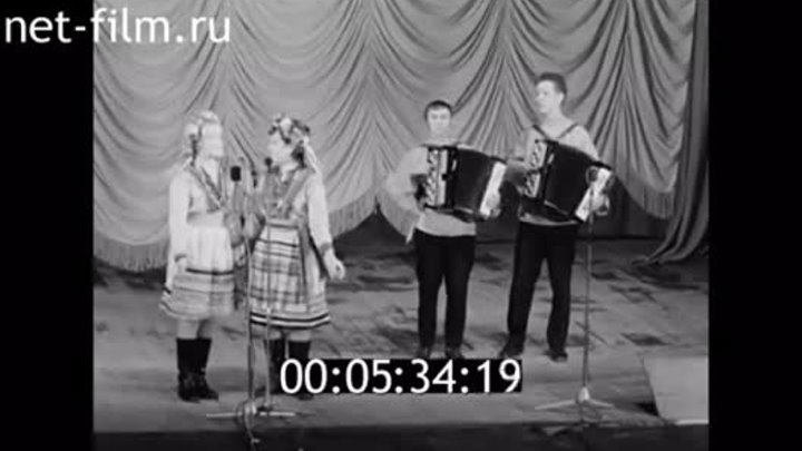 1972г. Саранск. Песня на сцене