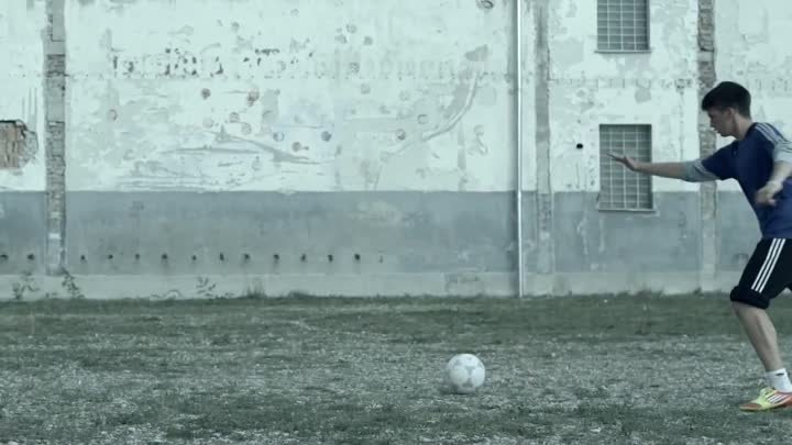 Adidas Fußball - DFB Kampagne. schneller ins trikot.
