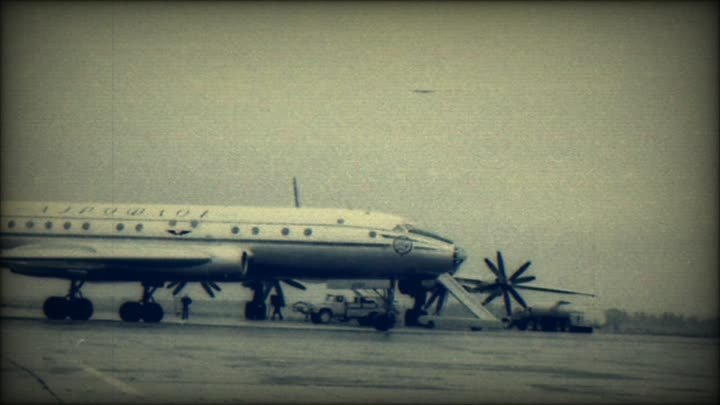 На перроне аэропорта – Алма-Ата – 1968 год