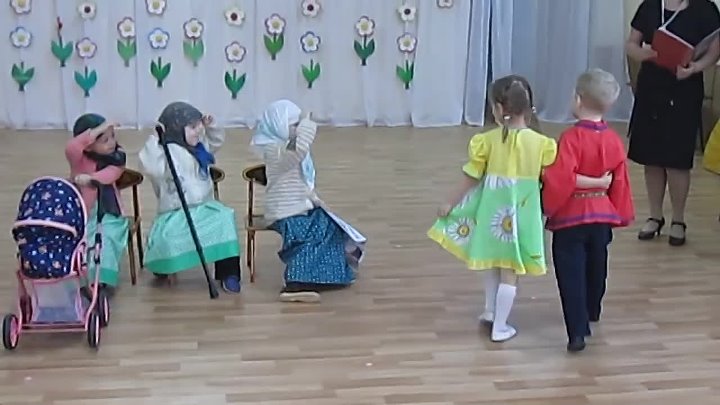 Видео сценка бабушек. Танец бабушек в садике. Бабушки старушки в детском саду. Сценка бабушки в саду. Танец бабушки старушки в детском саду.