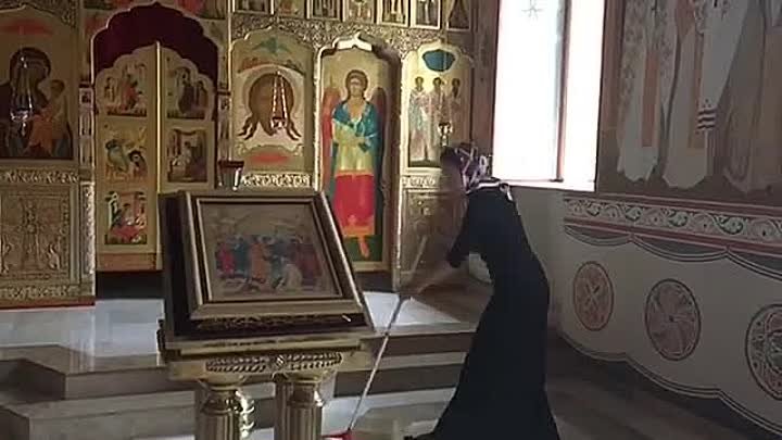 Певица Максим трудничает в монастыре