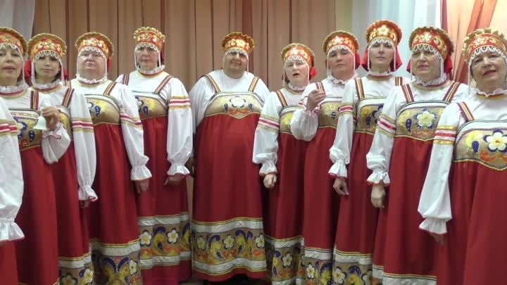 Хоровая группа Народного ансамбля песни и танца «Родники» исполняет  ...