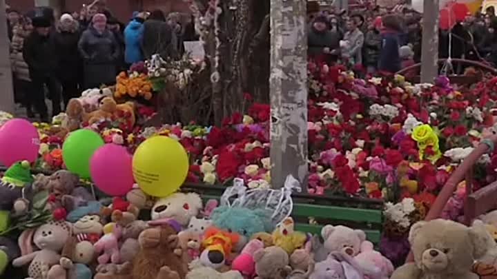Близкие погибших в Зимней вишне требуют ответа от властей