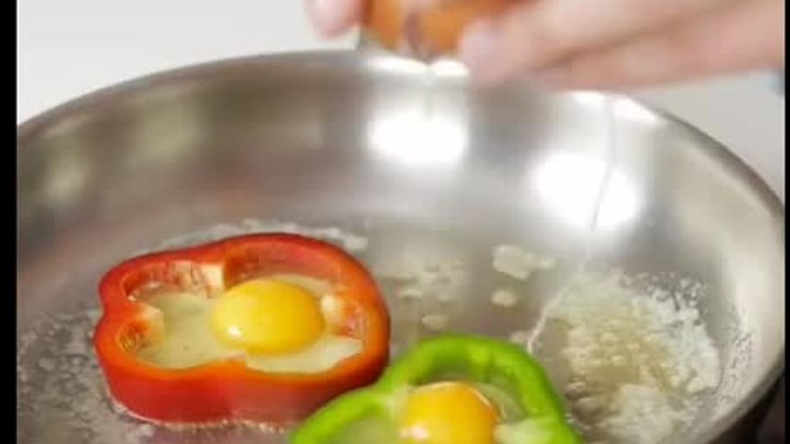 Вкусная яичница в перце за 5 минут. Попробуйте.