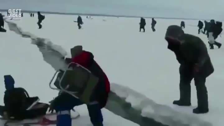 Лёд тронулся. Охотское море