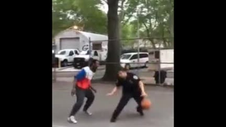 2 NYPD Cops Play Basketball With Neighborhood Kids